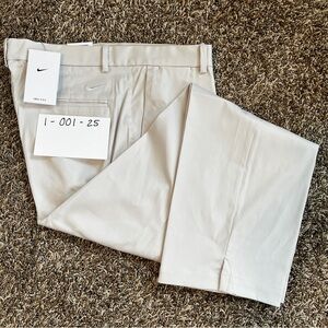 NWT Nike Dri Fit Golf Pants Men’s size 36x30 Classic fit, Light Taupe/Khaki